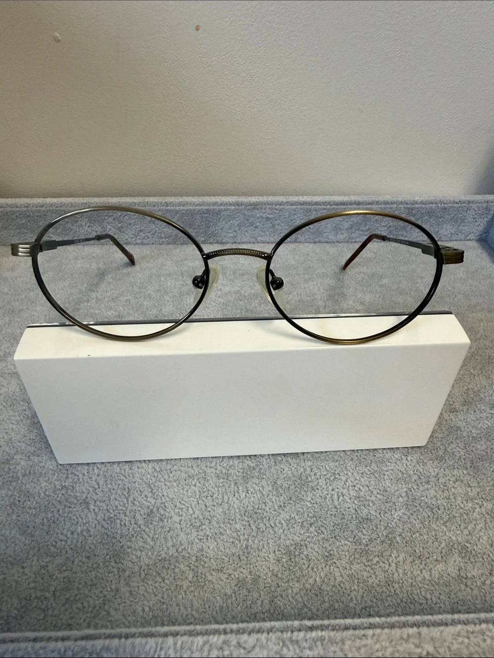 Vintage Coast 443 Round Metal Eyeglasses in Antique Gold Tone Eyesize 50